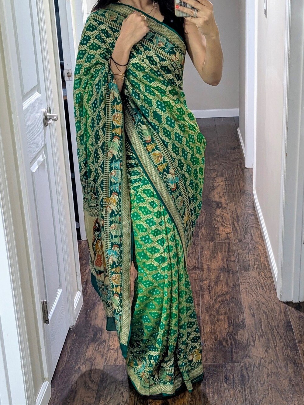 Beautiful Green bandhani saree- like new!